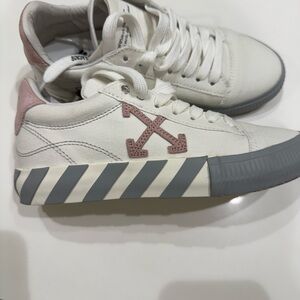 Off-White Arrows Sneakers in White and Pink